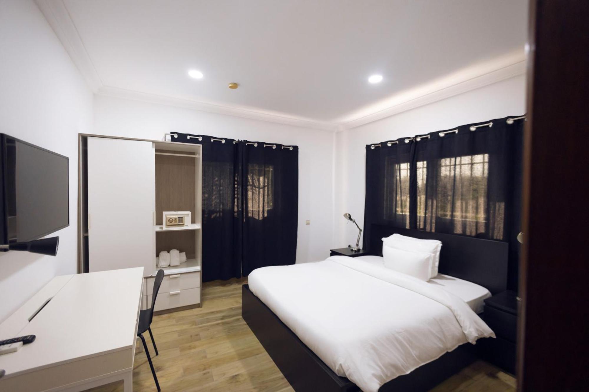 Bragha Apartments And Hotel セコンディ・タコラディ エクステリア 写真